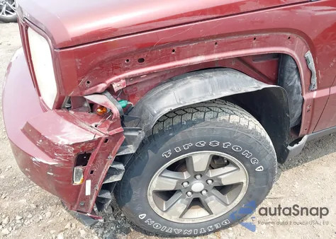 2008 Jeep Liberty Sport z USA, uszkodzony, nr VIN 1J8GP28K48W166843